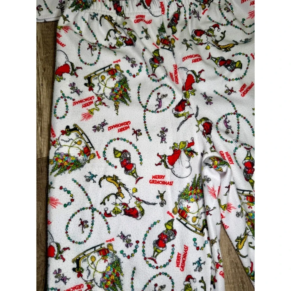 Boy's Dr. Seuss' The Grinch 2-Piece Pajama Top & Pajama Bottoms Set